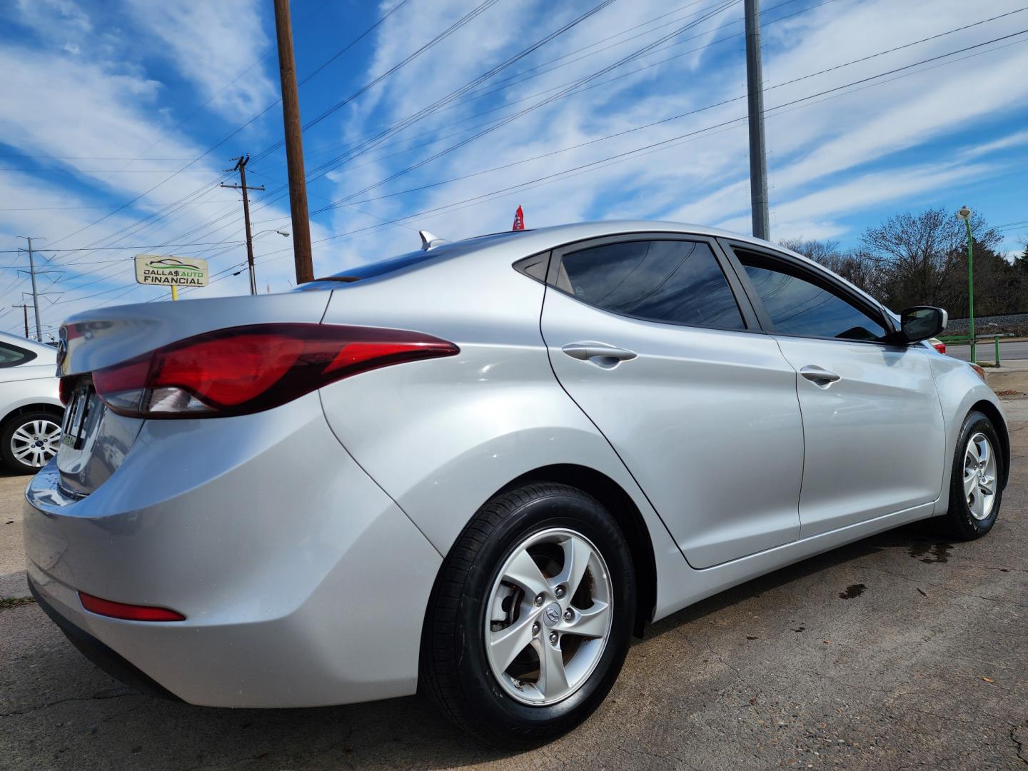 2015 SILVER Hyundai Elantra SE (5NPDH4AE4FH) with an 1.8L L4 DOHC 16V engine, 6-Speed Automatic transmission, located at 2660 S.Garland Avenue, Garland, TX, 75041, (469) 298-3118, 32.885551, -96.655602 - Photo#3